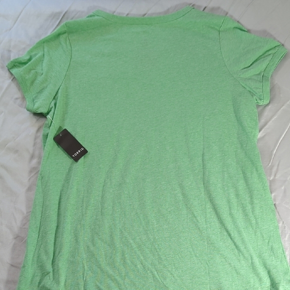 NEW Torrid Green Santa Graphic Tee - Picture 5 of 10
